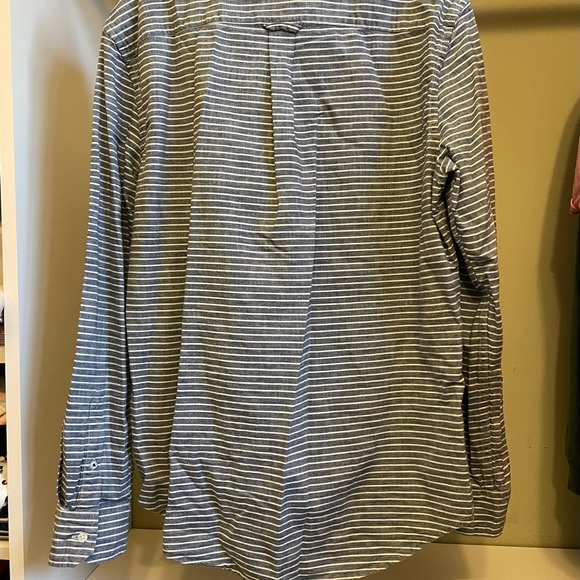 Men’s American Eagle button down shirt in a size large athletic fit. - Picture 4 of 4